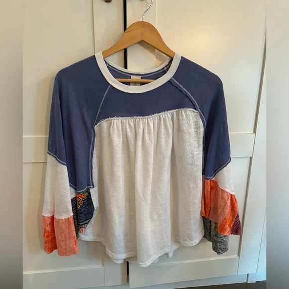 We the Free white and blue top with fun sleeves size small - Picture 2 of 5